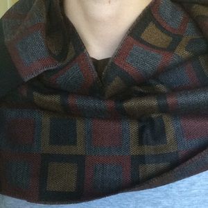Men’s scarf.